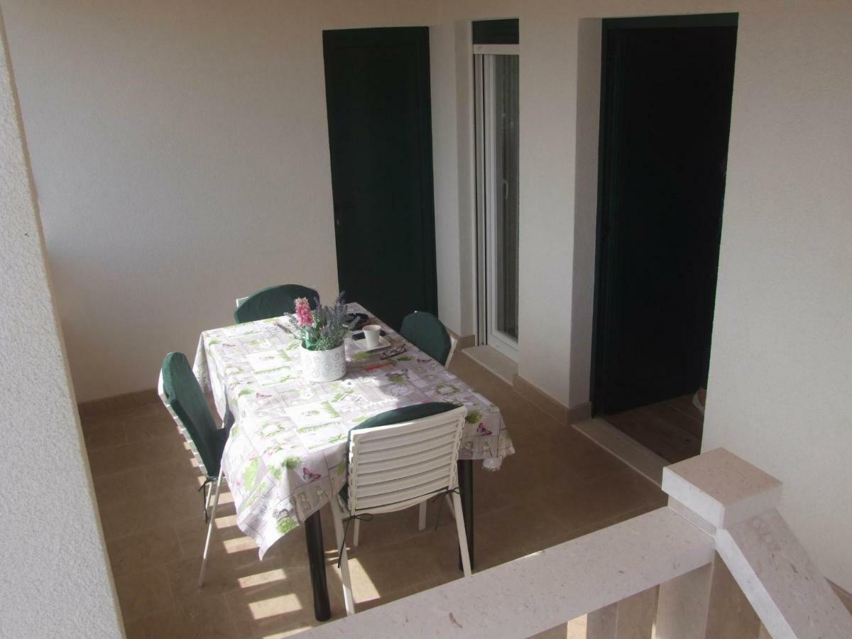 Apartment Mandina *